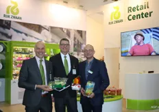 Rijk Zwaan not only has a stand, but a Retail Center in Berlin all year round. Jan Doldersum with the new Snack Lettuce, Andreas Muller and David Perie.